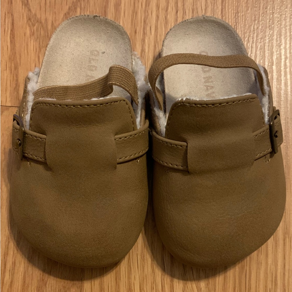 Old Navy clogs